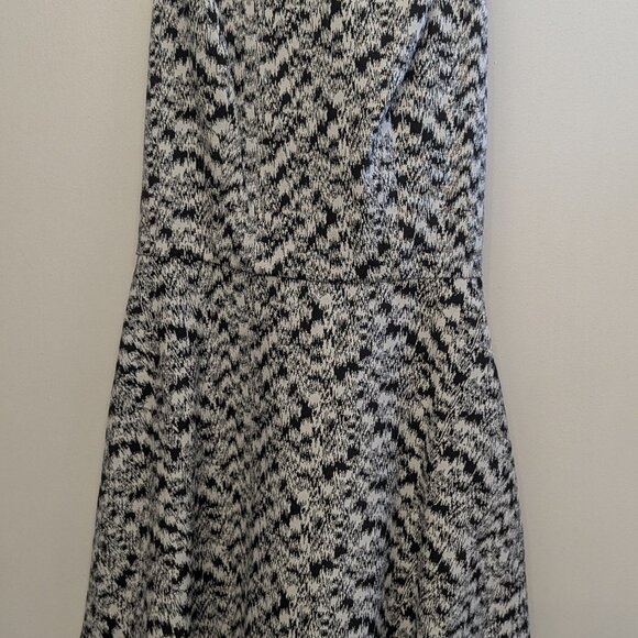 Jessica Simpson Bow-Back Dress, fit and flare, POCKETS, EUC, size 4 - Picture 5 of 7